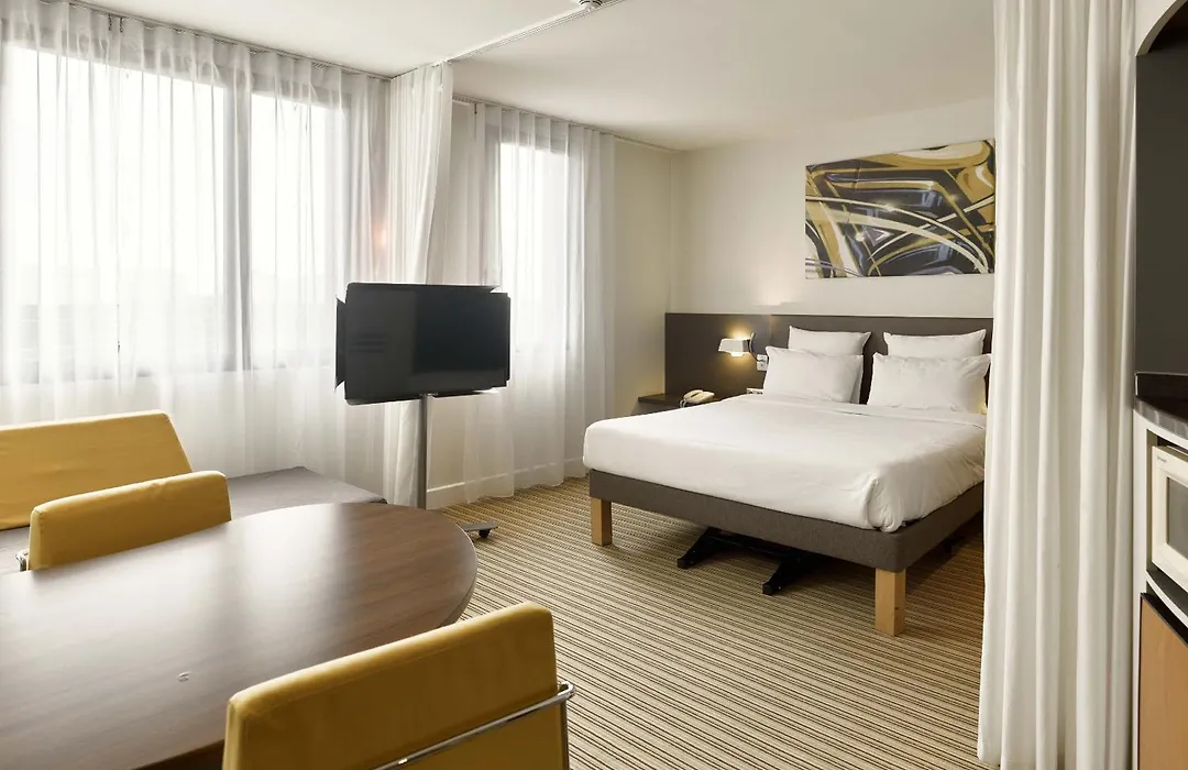 B&B HOTEL Vélizy Est-1
